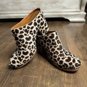 Kork-Ease Giraffe Print Sagano Mules | Leopard Clogs size 10